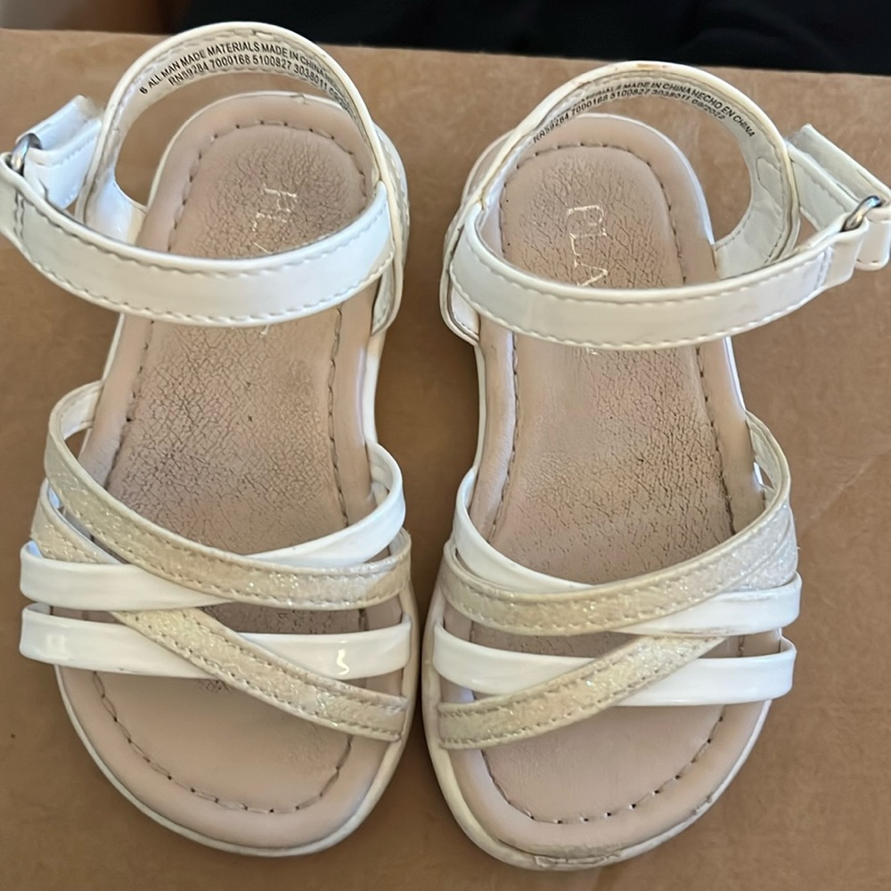 Children’s place white sparkle sandals, size 6